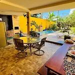 Casa Com 4 Suites A 400 M Da Praia